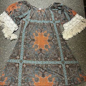 Pink Coconut Boutique Crochet Bell Sleeves Above Knee Dress - Size Small (DR007)